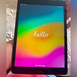Apple iPad Unlocked 8 gen 128gb PERFECT condition